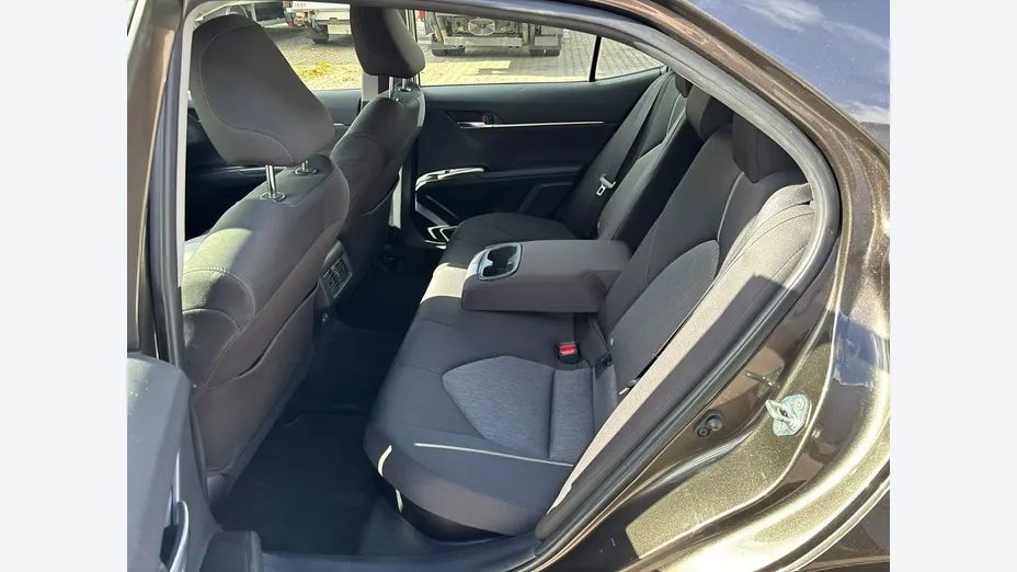 TOYOTA Camry -
