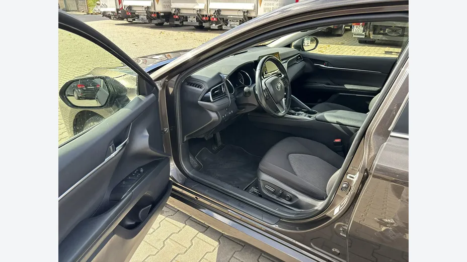 TOYOTA Camry -