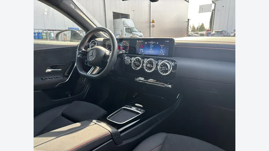 MERCEDES-BENZ CLA -