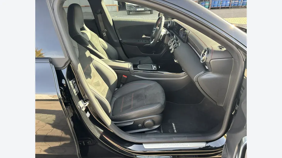 MERCEDES-BENZ CLA -