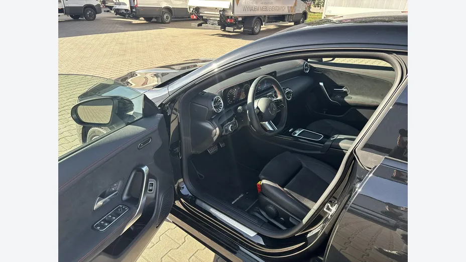 MERCEDES-BENZ CLA -