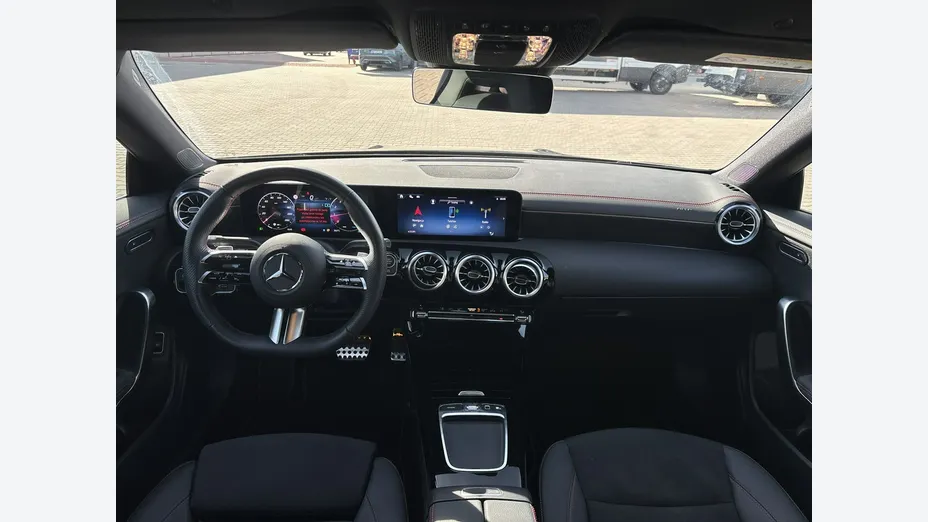 MERCEDES-BENZ CLA -