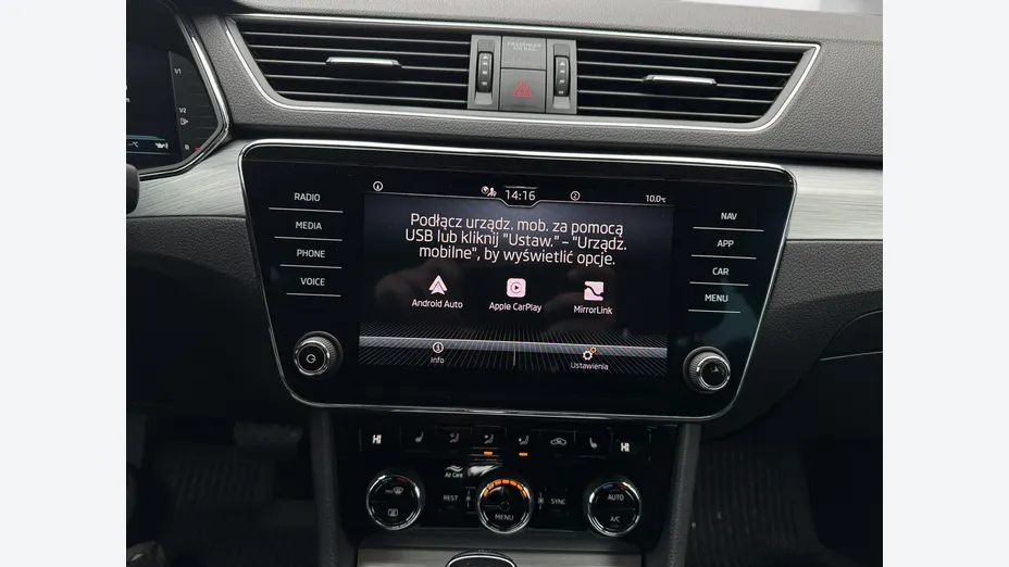 SKODA Superb -