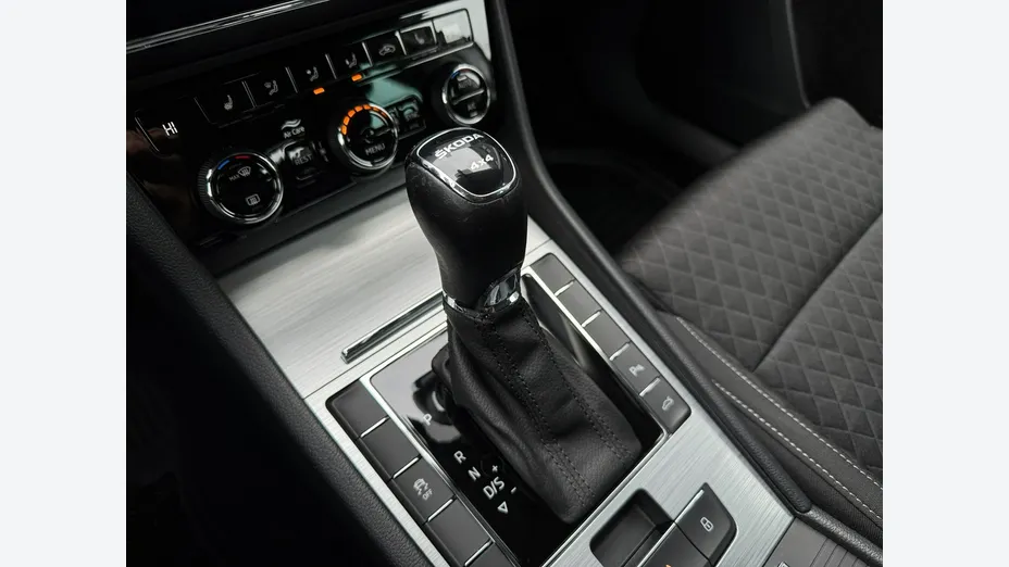 SKODA Superb -