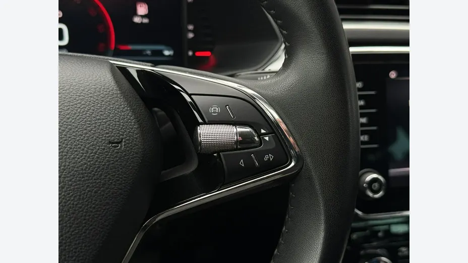 SKODA Superb -
