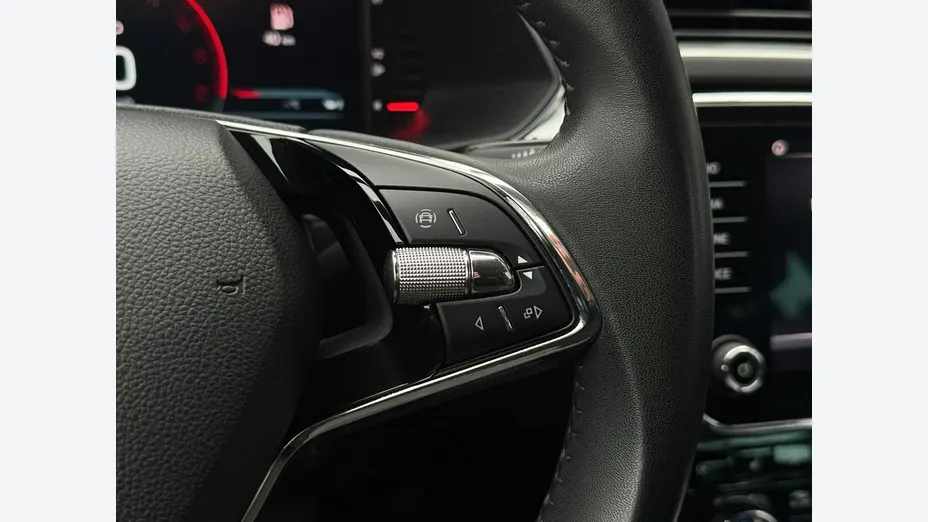 SKODA Superb -