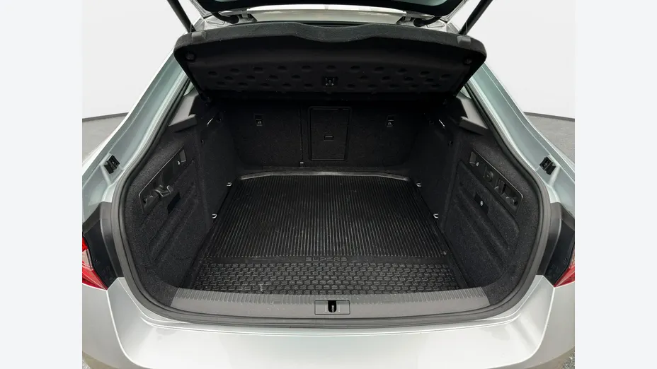 SKODA Superb -