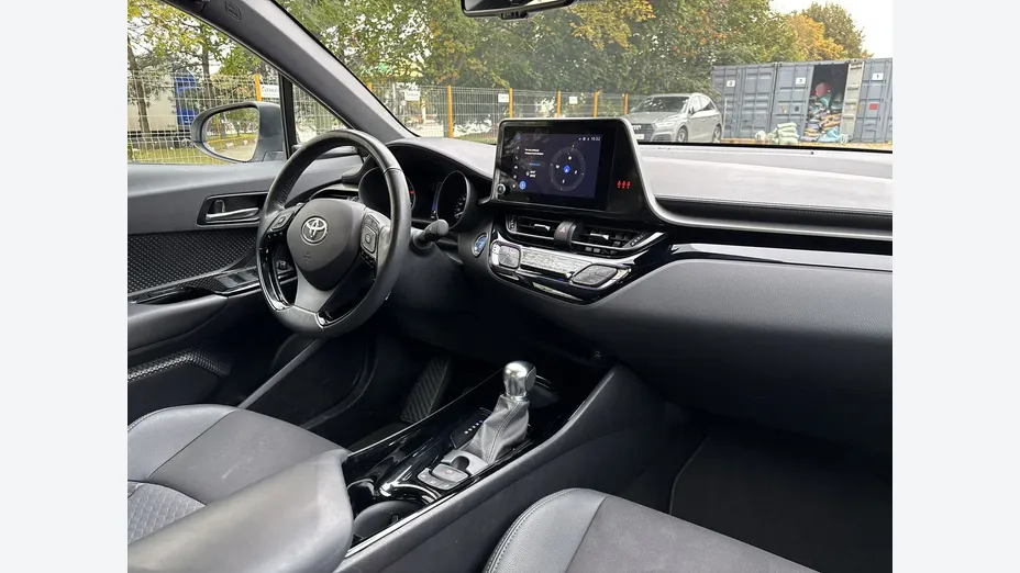 TOYOTA C-HR -