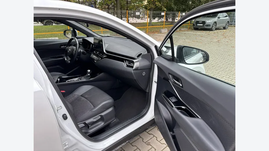 TOYOTA C-HR -