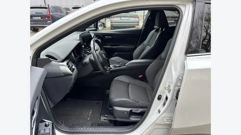 TOYOTA C-HR -
