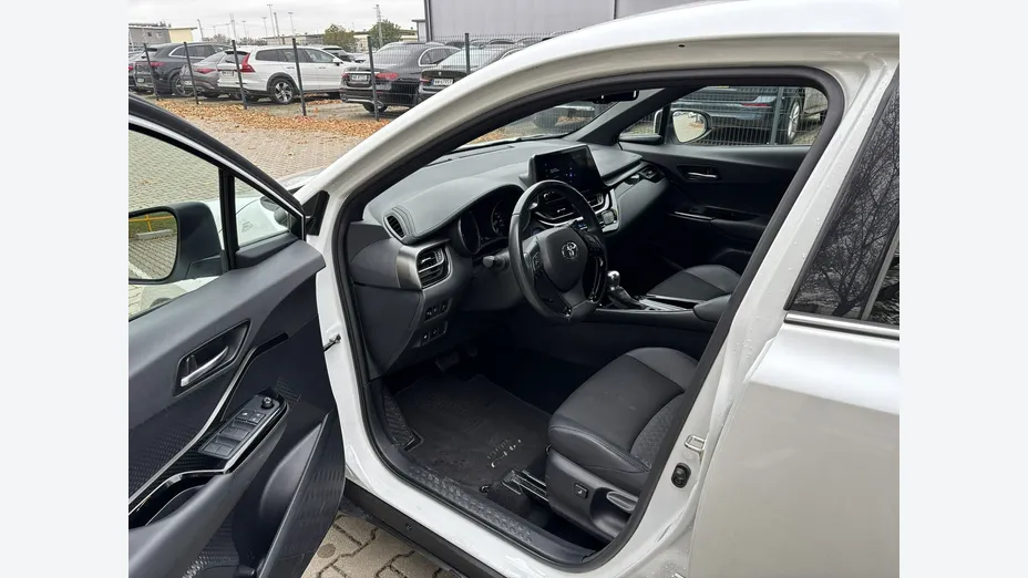 TOYOTA C-HR -