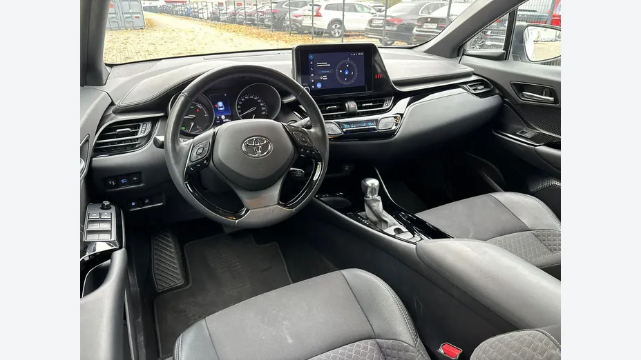 TOYOTA C-HR -