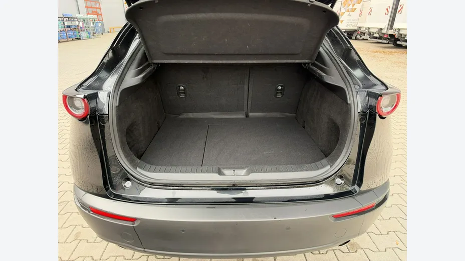 MAZDA CX-30 -