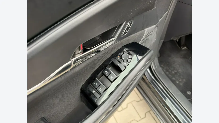 MAZDA CX-30 -