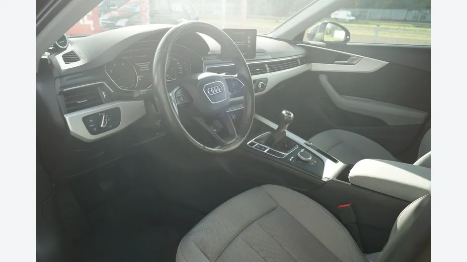AUDI A4 -