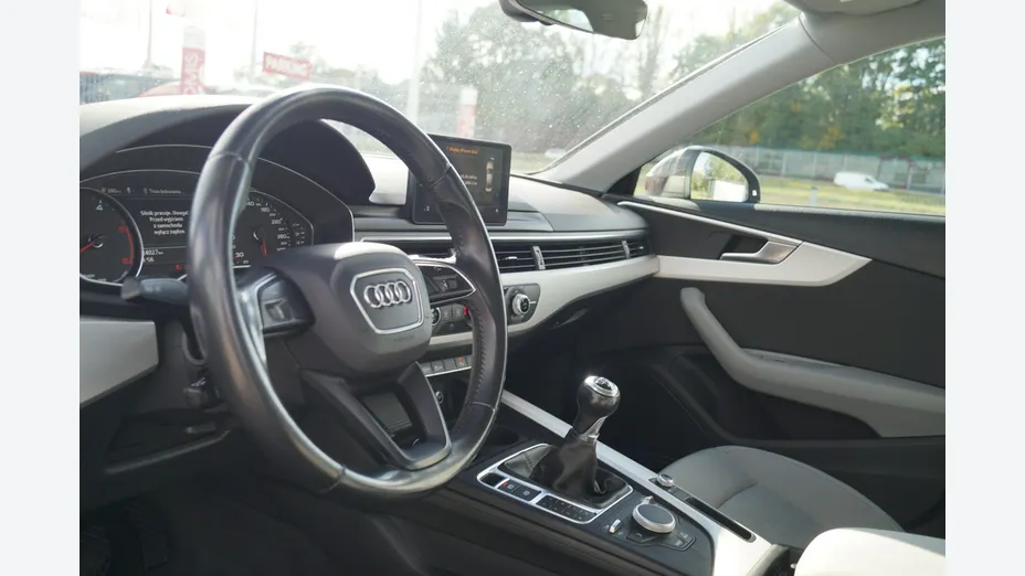 AUDI A4 -