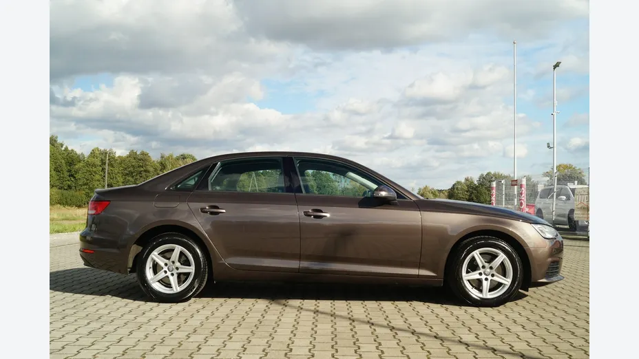 AUDI A4 -