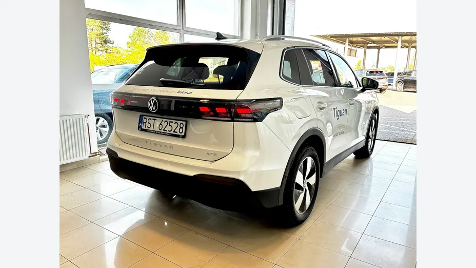VOLKSWAGEN Tiguan -