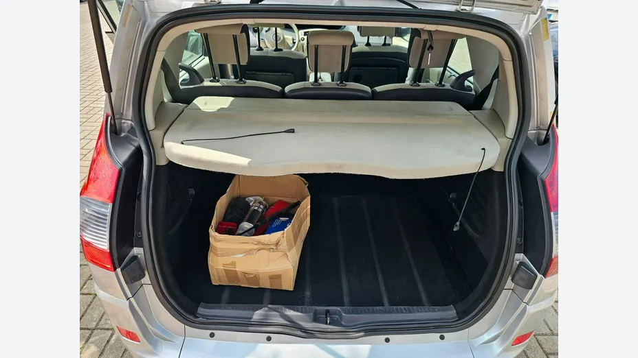 RENAULT Scenic -