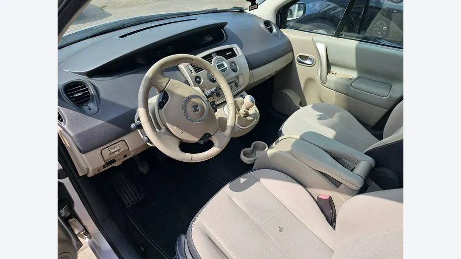 RENAULT Scenic -