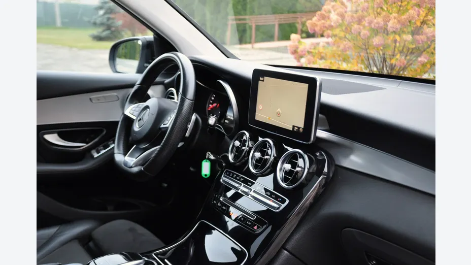 MERCEDES-BENZ GLC -