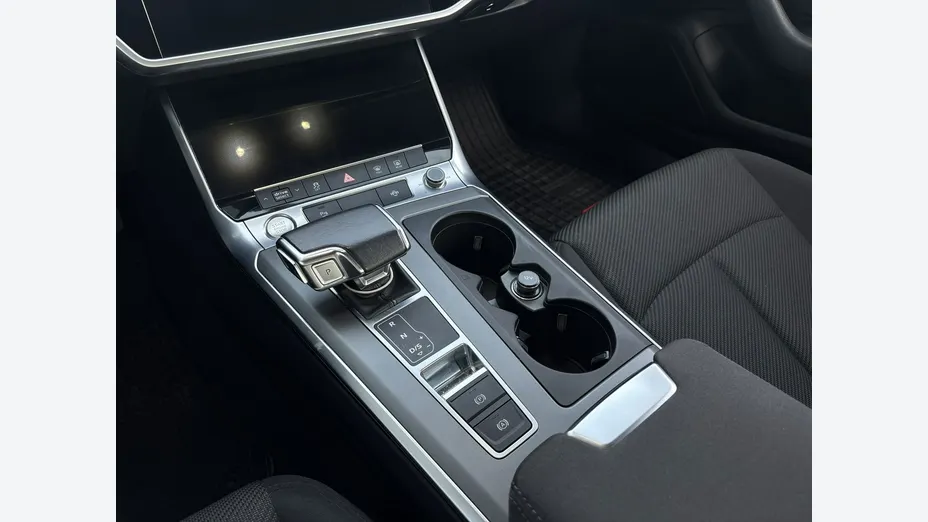 AUDI A6 -
