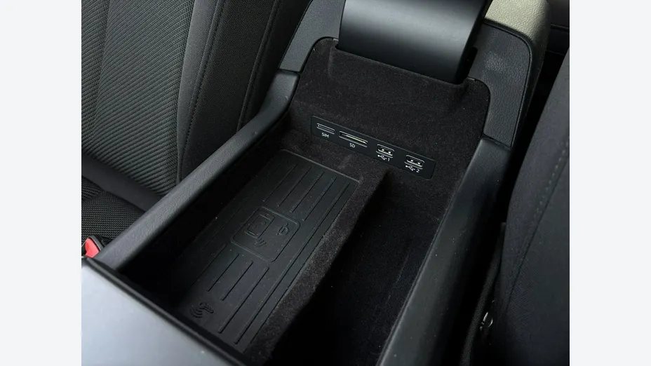 AUDI A6 -