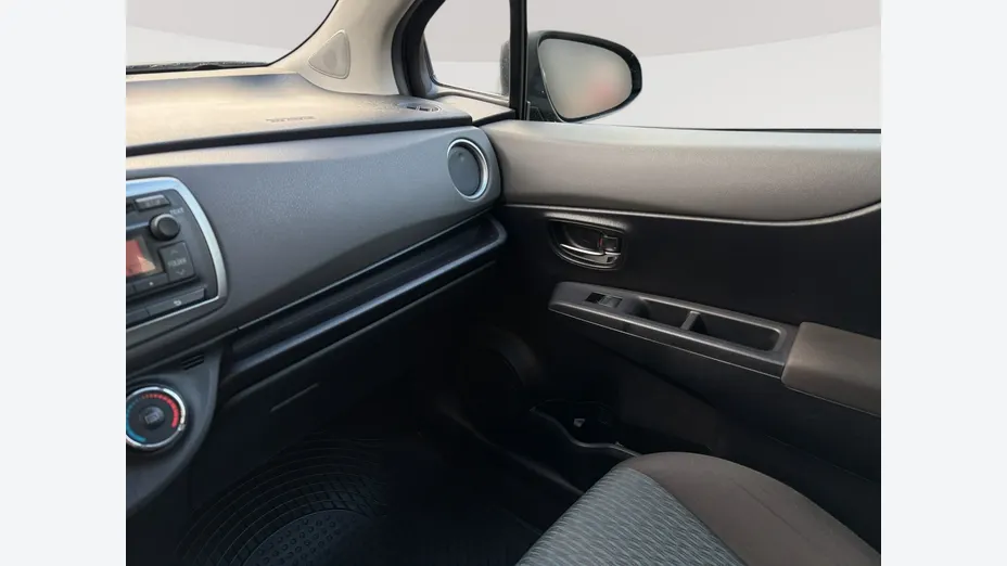 TOYOTA Yaris -