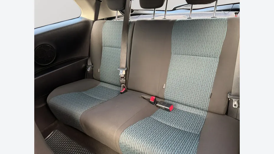 TOYOTA Yaris -