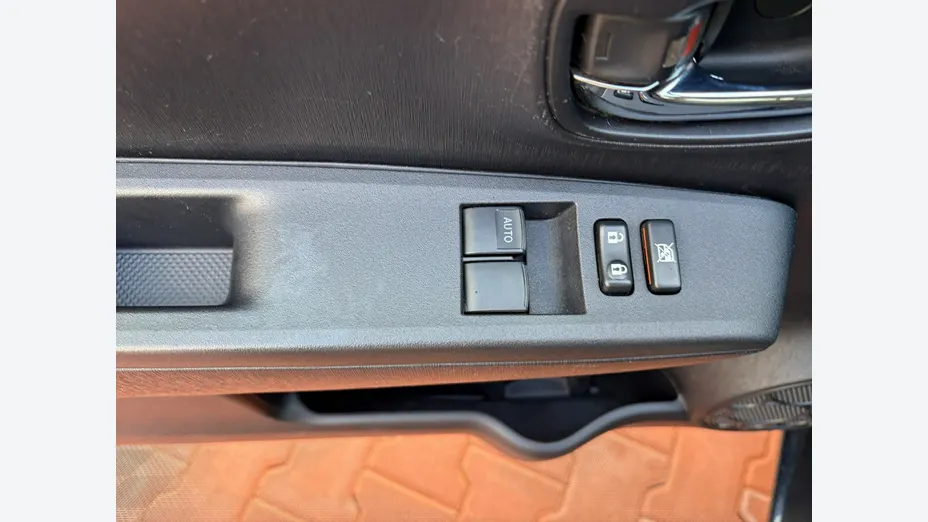 TOYOTA Yaris -