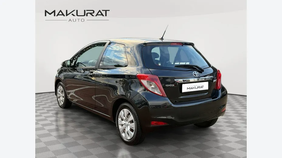 TOYOTA Yaris -