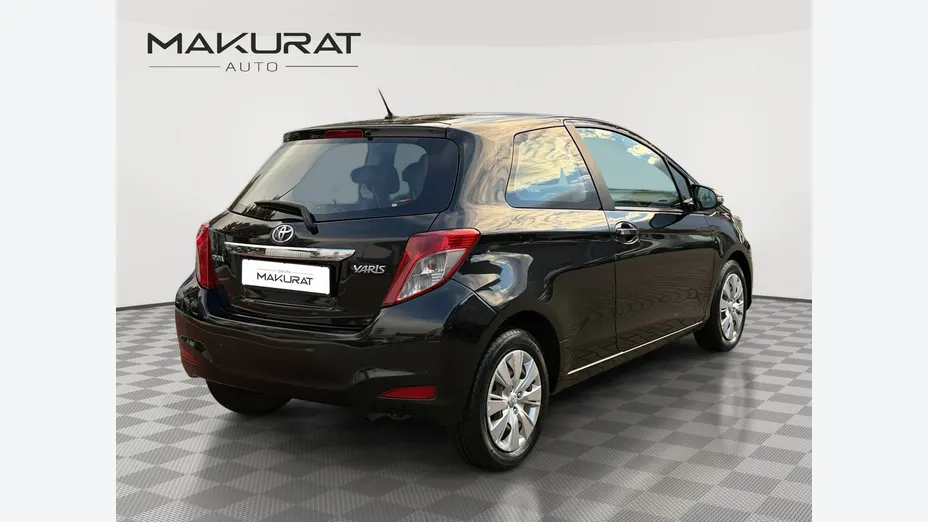 TOYOTA Yaris -
