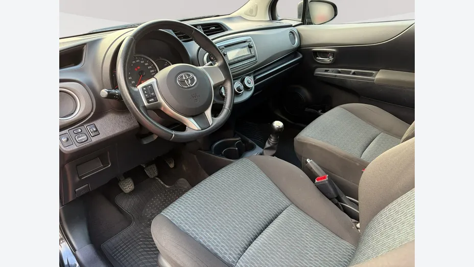 TOYOTA Yaris -