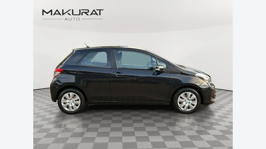 TOYOTA Yaris -