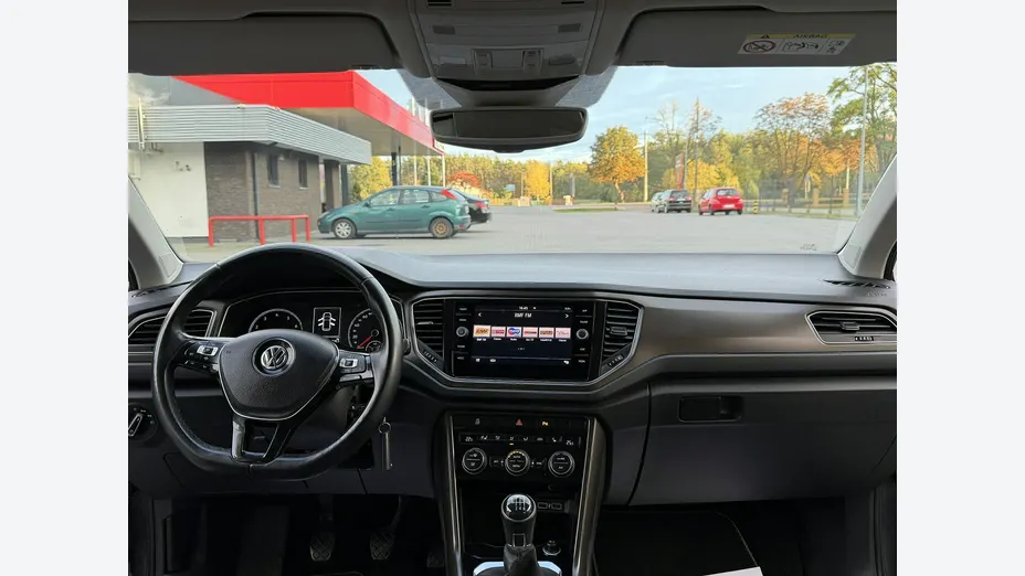 VOLKSWAGEN T-ROC -