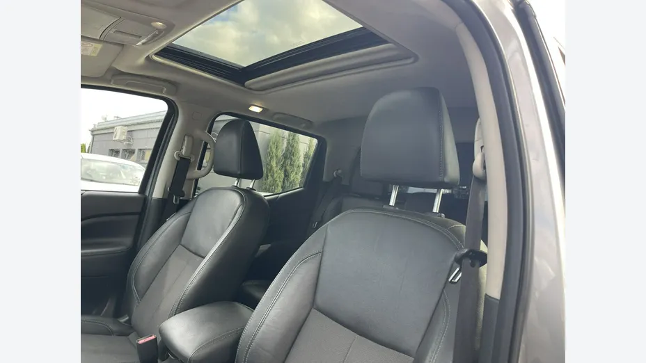NISSAN Navara -
