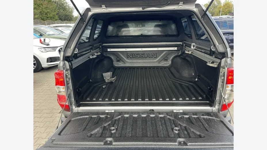 NISSAN Navara -