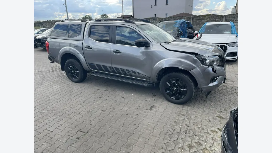 NISSAN Navara -