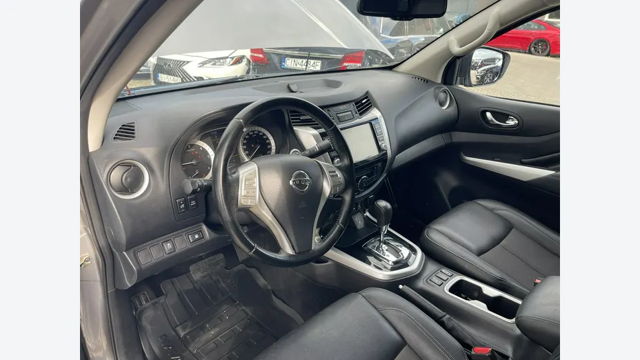 NISSAN Navara -