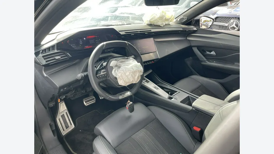 PEUGEOT 408 -