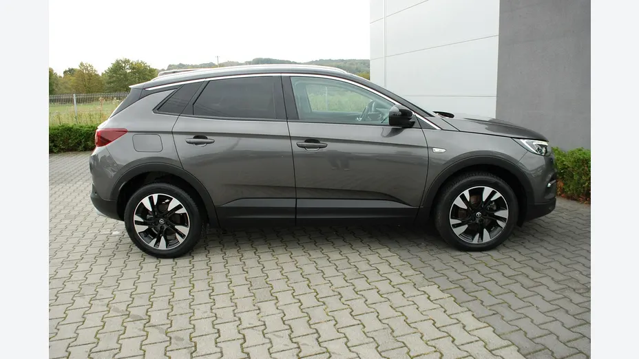 OPEL Grandland X -