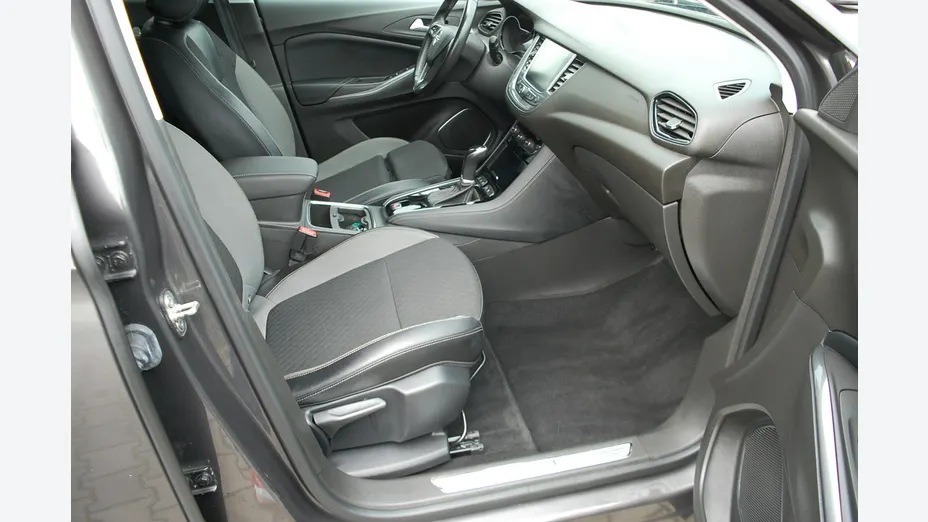OPEL Grandland X -