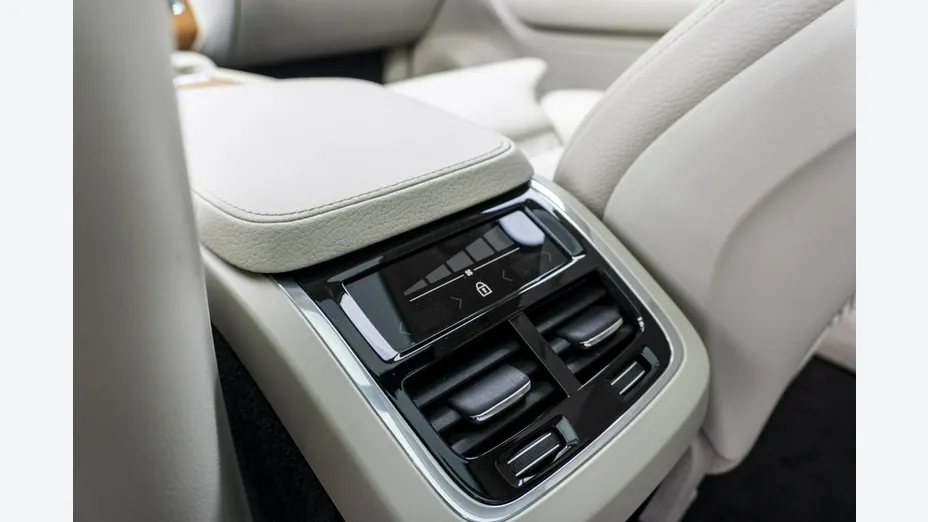 VOLVO XC90 -