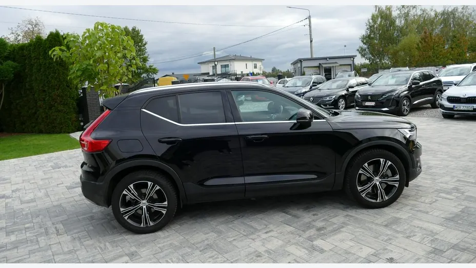 VOLVO XC40 -