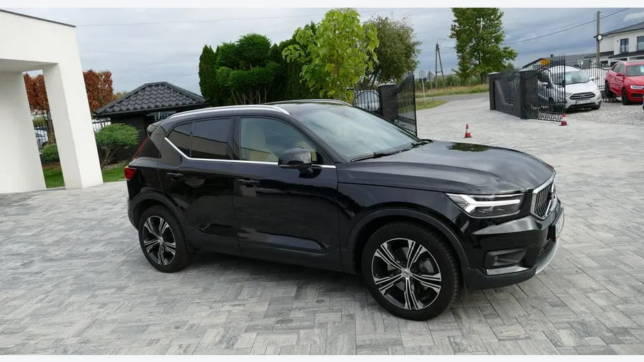 VOLVO XC40 -