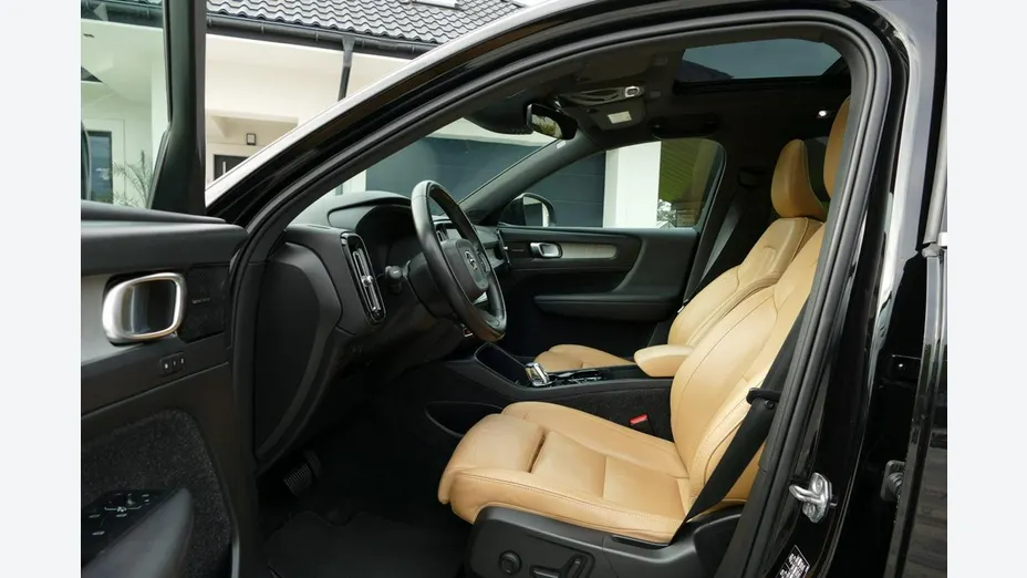 VOLVO XC40 -