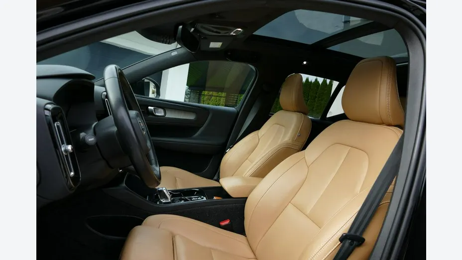 VOLVO XC40 -