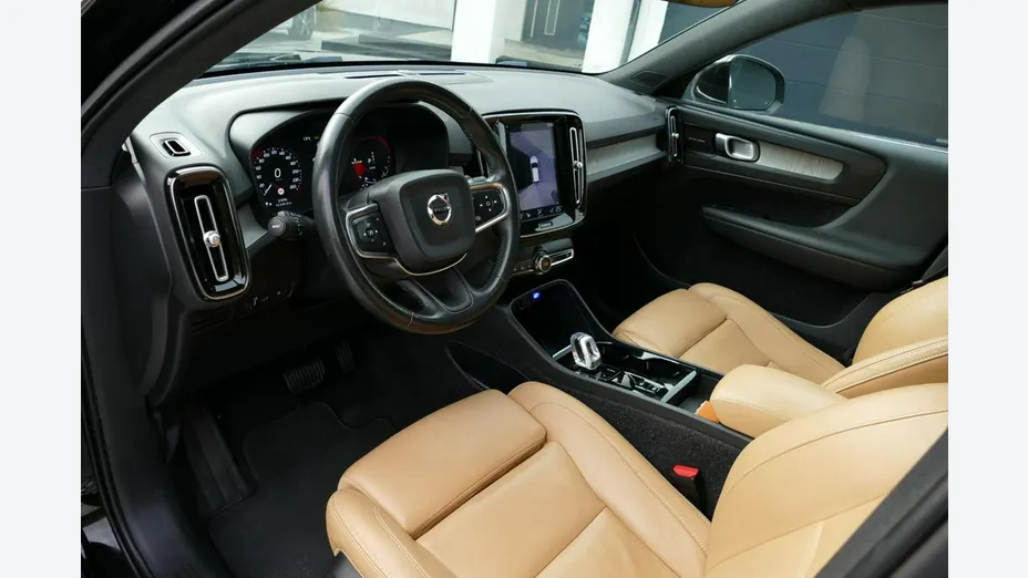 VOLVO XC40 -