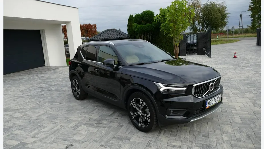 VOLVO XC40 -