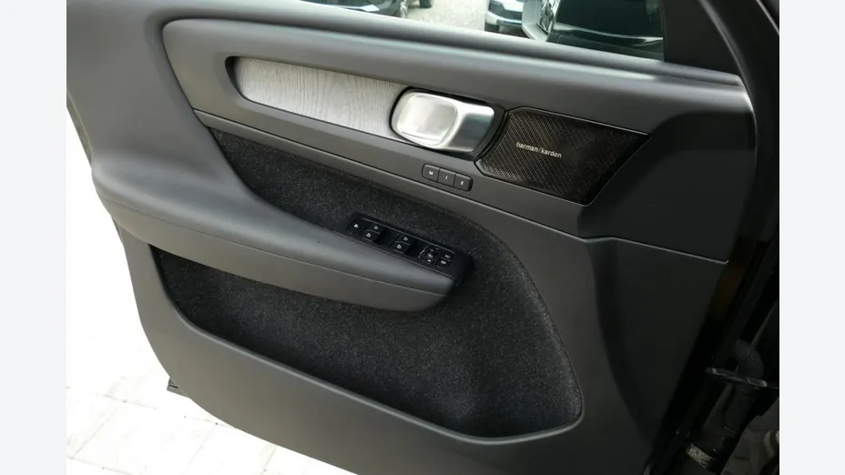 VOLVO XC40 -